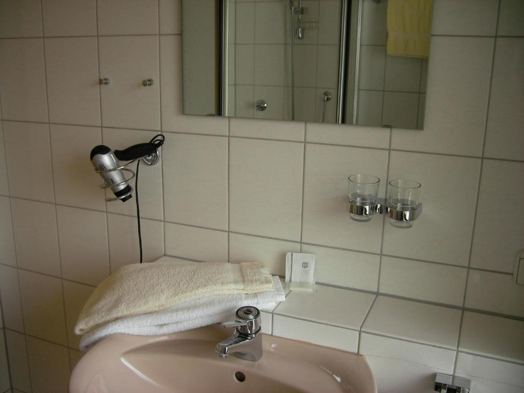 Hotel Gasthaus Zum Hirschen Simonswald Room photo